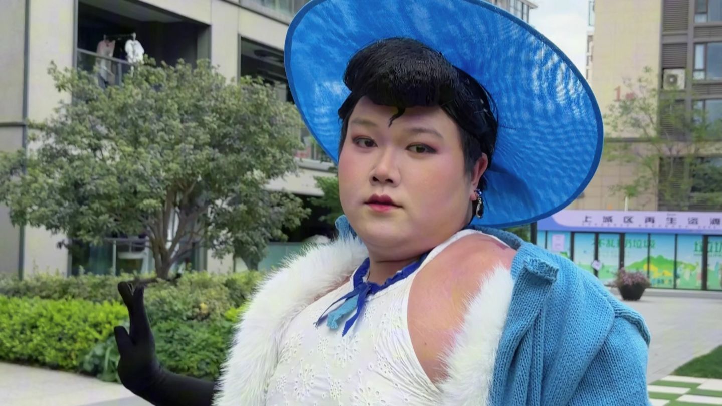 刷异色的时候看上这一舞，真是惬意啊！！