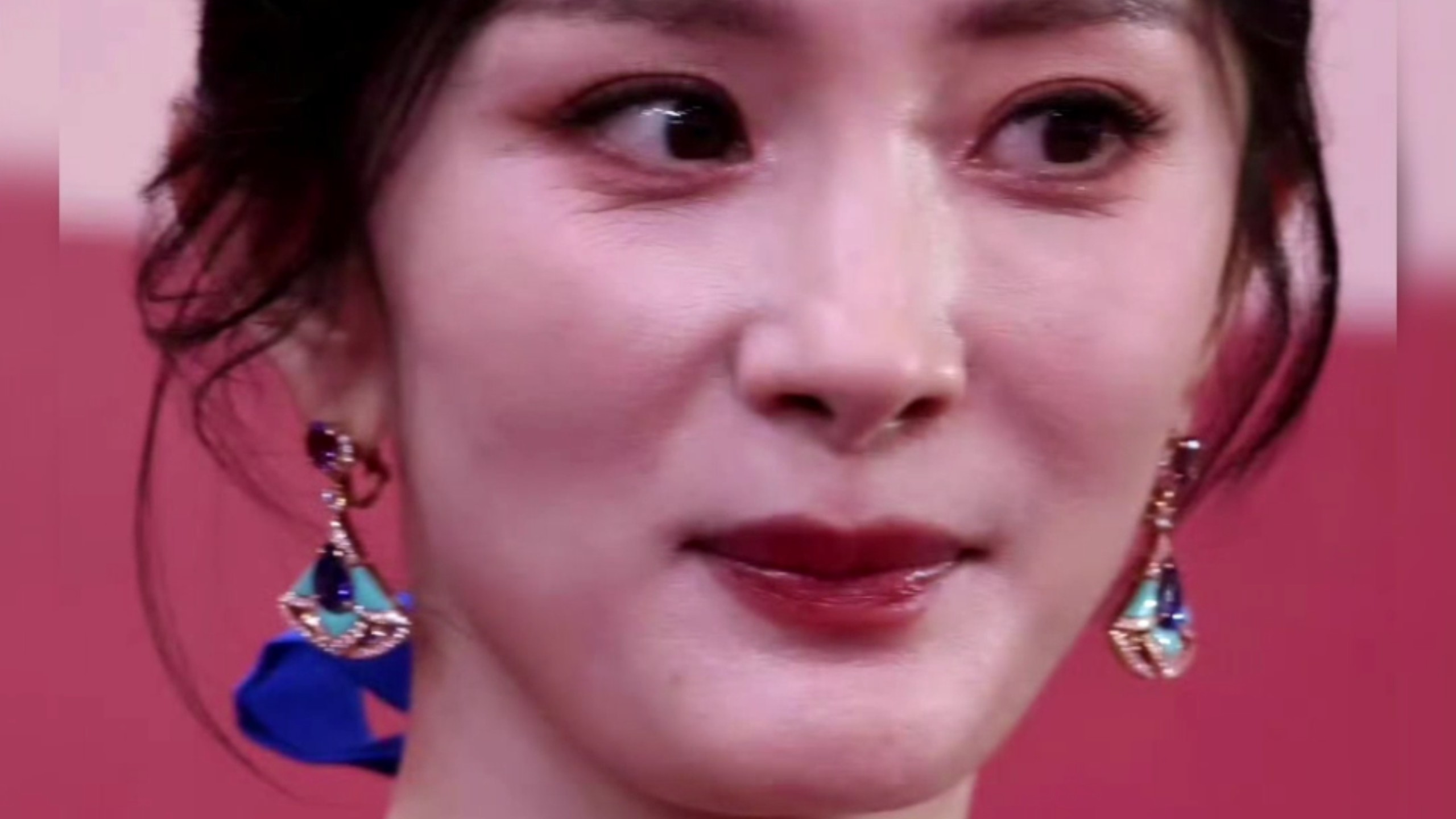 杨幂近距离生图，颜值爆抗打