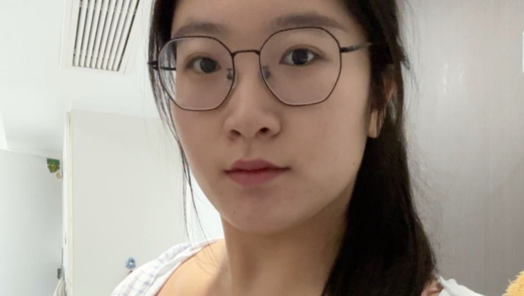 今天30度，本来想穿这身上班，对着镜子看了看算了，太不雅了，周末和小伙伴出去玩再穿