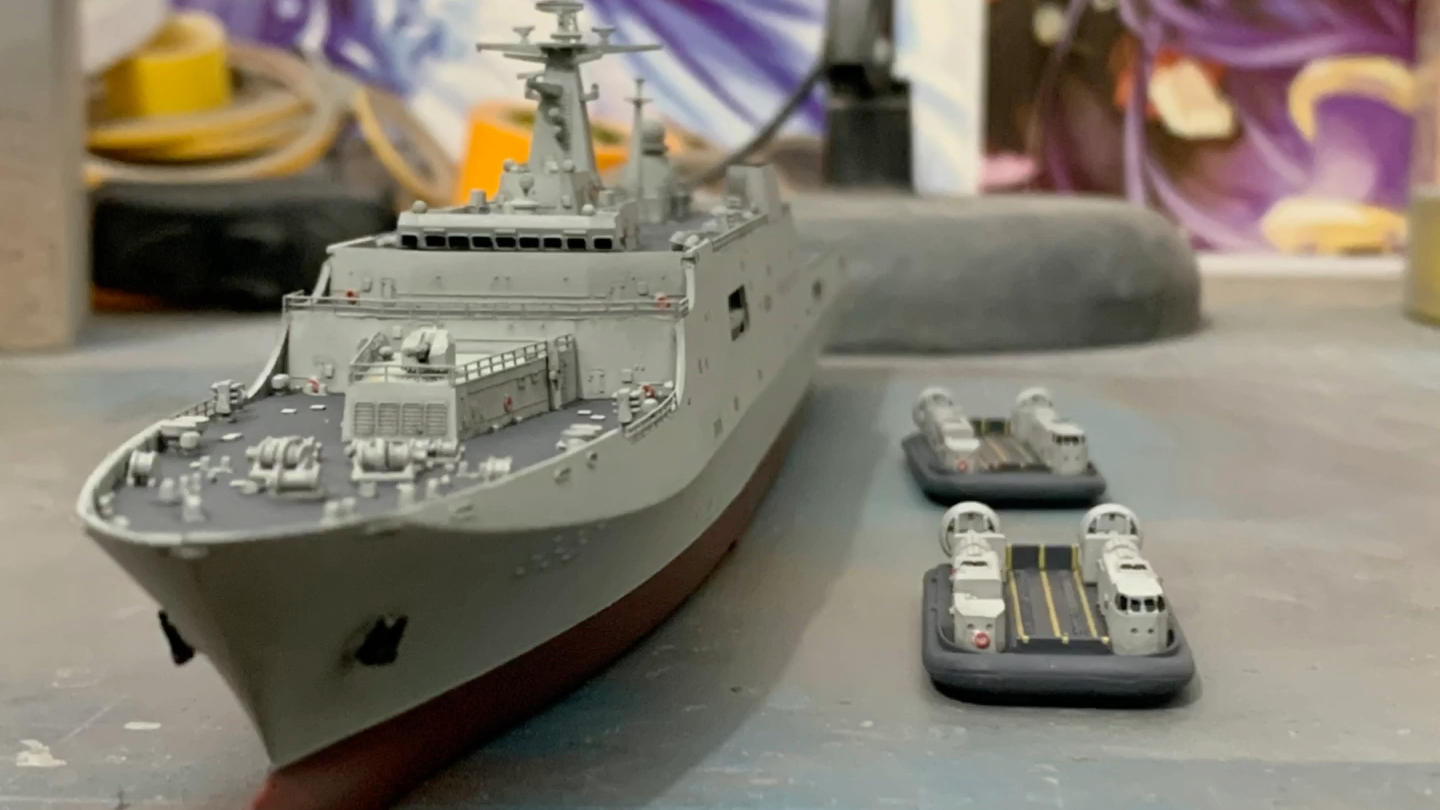 小号手1700中国海军071型登陆舰