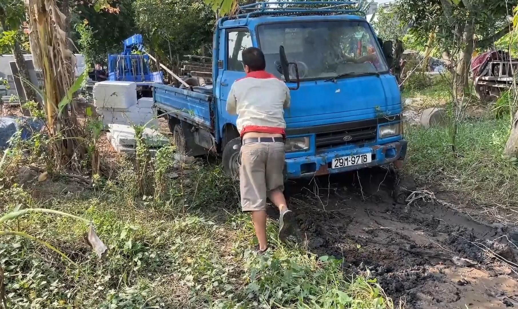 花3千弄回台报废货车，亲朋好友骂我人傻钱多，结果看我能修复成全新傻了眼