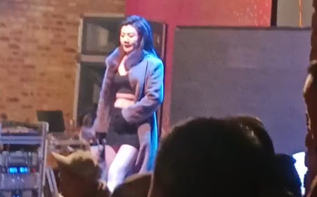 Rural stage. moncler outlet store Look at one without squeaking.