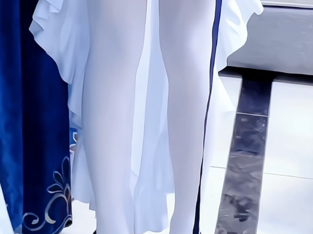 The moon color in Kyushu is hard to fade, Jiangnan year after year, fog and rain, some people wait for the moon to rise, some people have buried ambush strokes