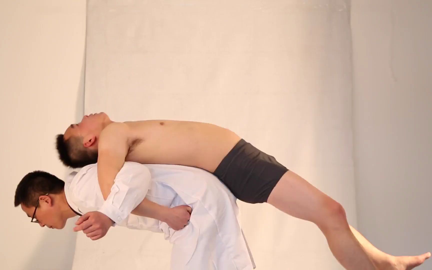 吴云川教授推拿按摩24手法--17背法