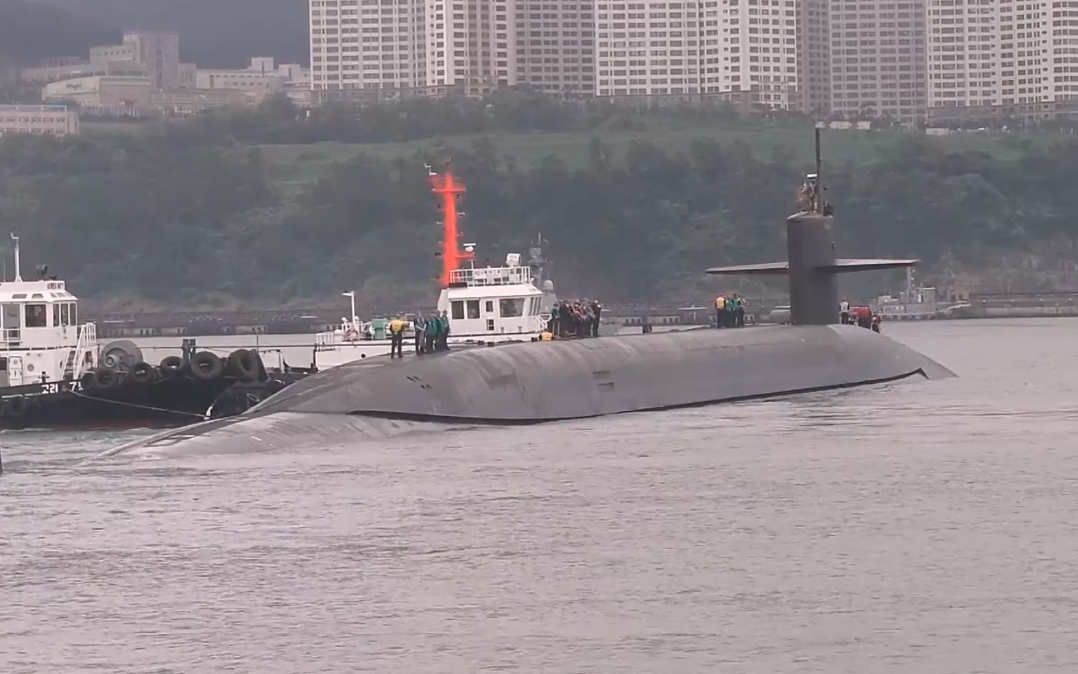 肯塔基号核潜艇刚刚抵达釜山尹锡悦登艇视察！ ！ ！