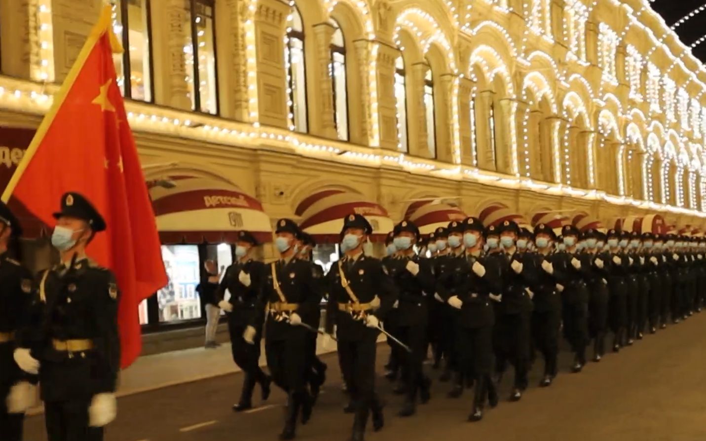 视频来了！中国人民解放军仪仗队亮相红场阅兵，这群小伙子是最帅的！
