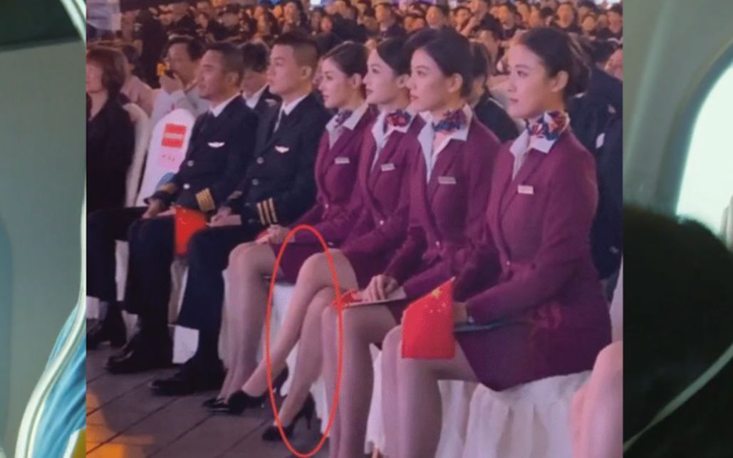 有一种塑料剧组名为《中国机长》，全员正襟危坐，单单“坑”李沁！