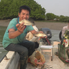 荒岛抓鱼归来半路退潮搁浅，海底石头露出一片海鲜宝贝，捡到爽了