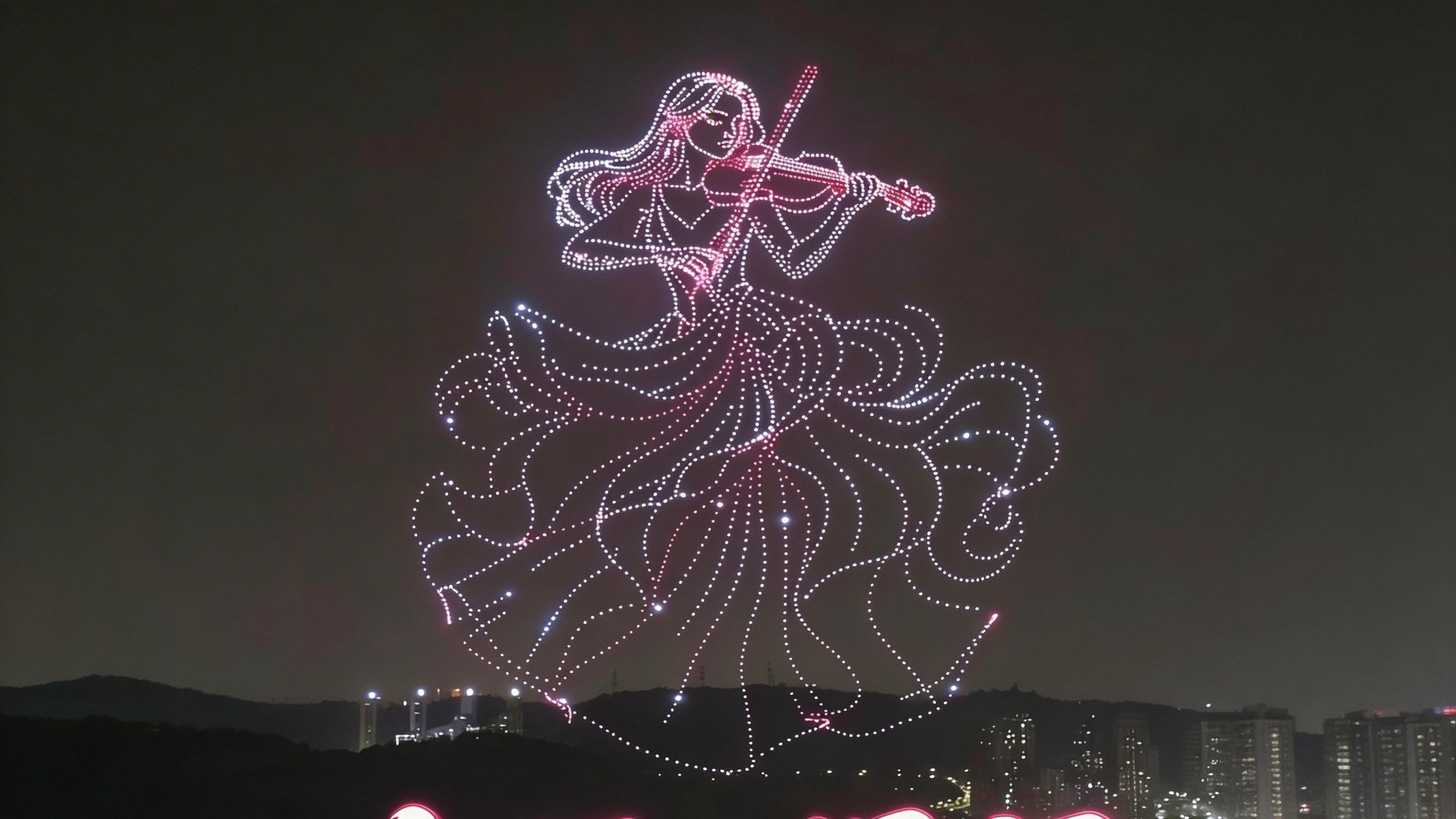 牡丹盛放、提琴起舞，3000架无人机携带爆闪灯点亮深圳夜空！ 科技感拉满的爆闪特效，把夜空瞬间点亮，这才是属于未来的视觉盛宴！