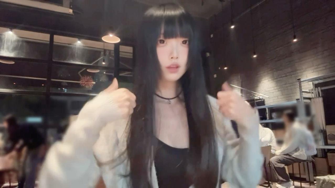 等上菜的时候拍的～