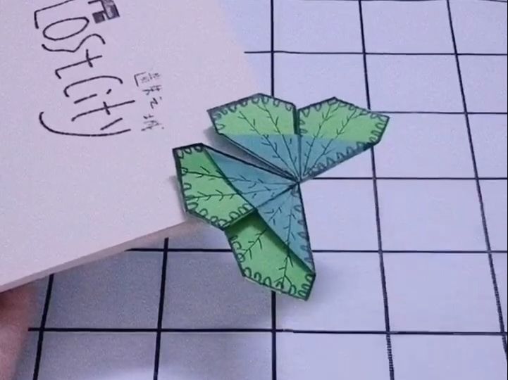 折出美丽的蝴蝶书签