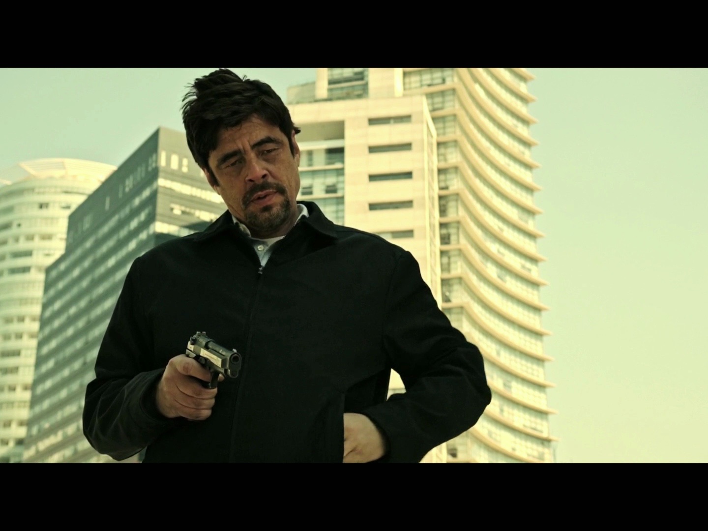 【边境杀手2】精彩片段：当街激烈枪战杀死敌对毒贩集团律师