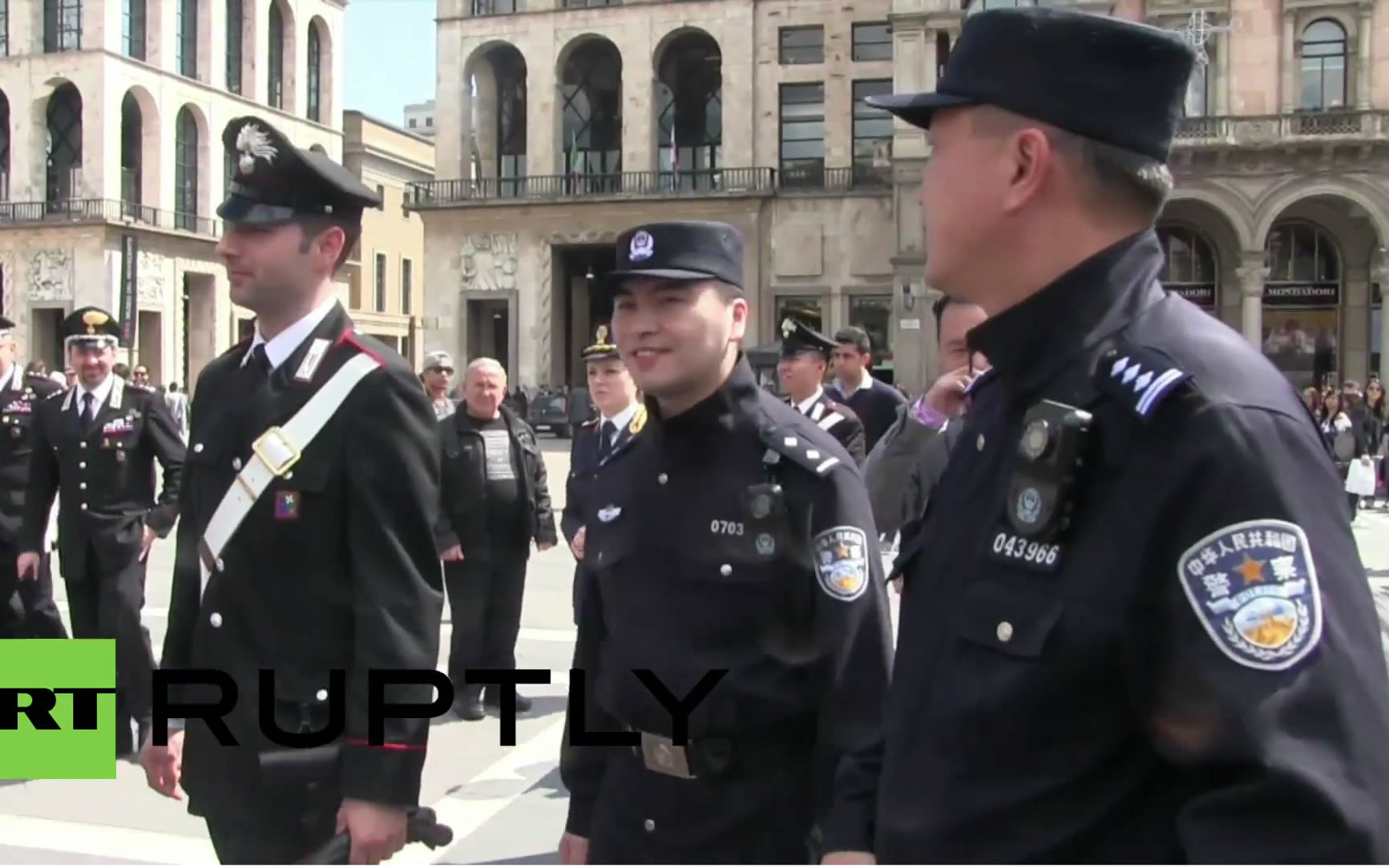 中国警察开始在意大利巡逻 哔哩哔哩 つロ干杯 bilibili