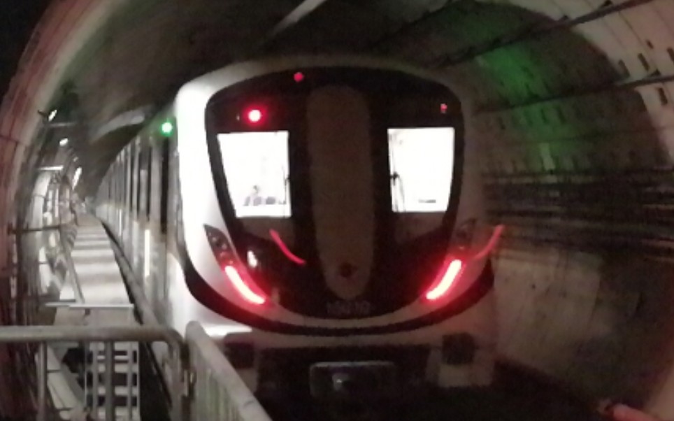 上海地铁15号线15a01长鼻猴15010梅岭北路出站华泾西往古浪路方向