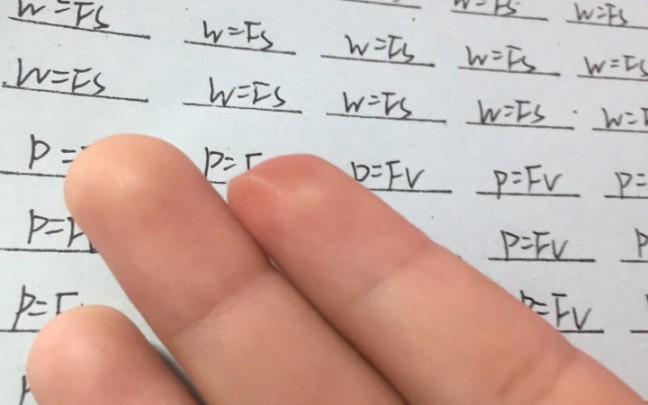 震惊！一中学老师为不让学生用双笔写罚抄，竟干出这种事！