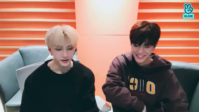 [Stray Kids]Chan’room直播190322 灿讲英文我百听不厌(*¯︶¯*)