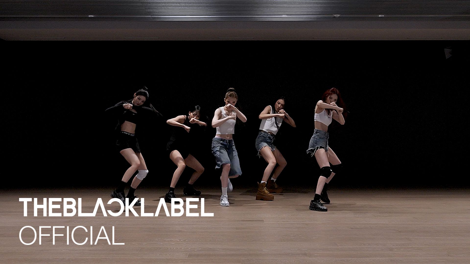 MEOVV - ‘Hit 'Em’ DANCE PRACTICE VIDEO