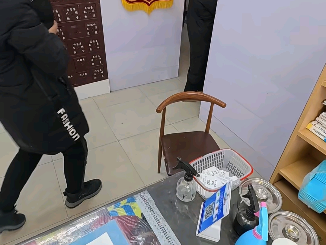 乡村兽医修猫修狗的一天！好治就开药，难治就上桌