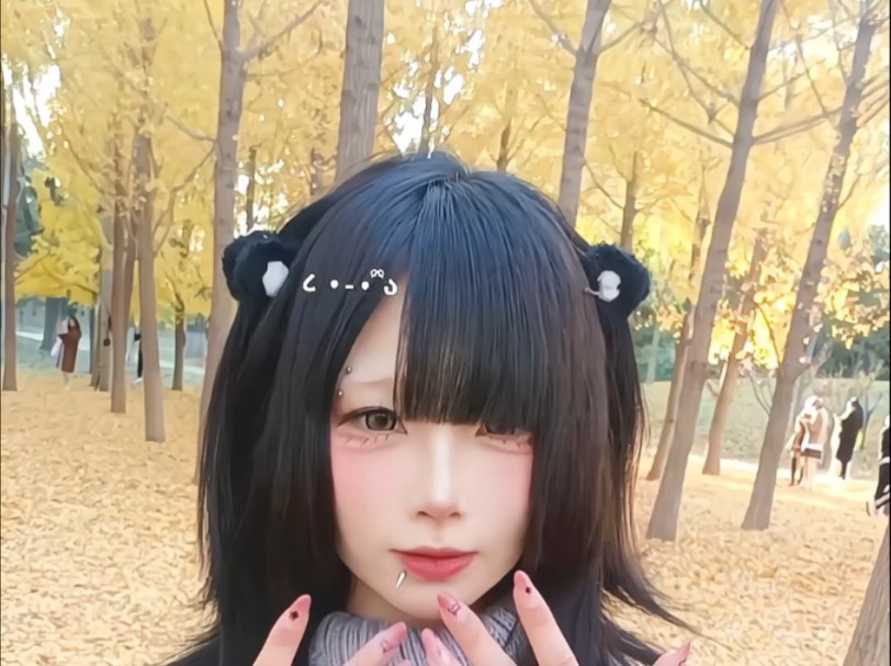 Fall in love with me.