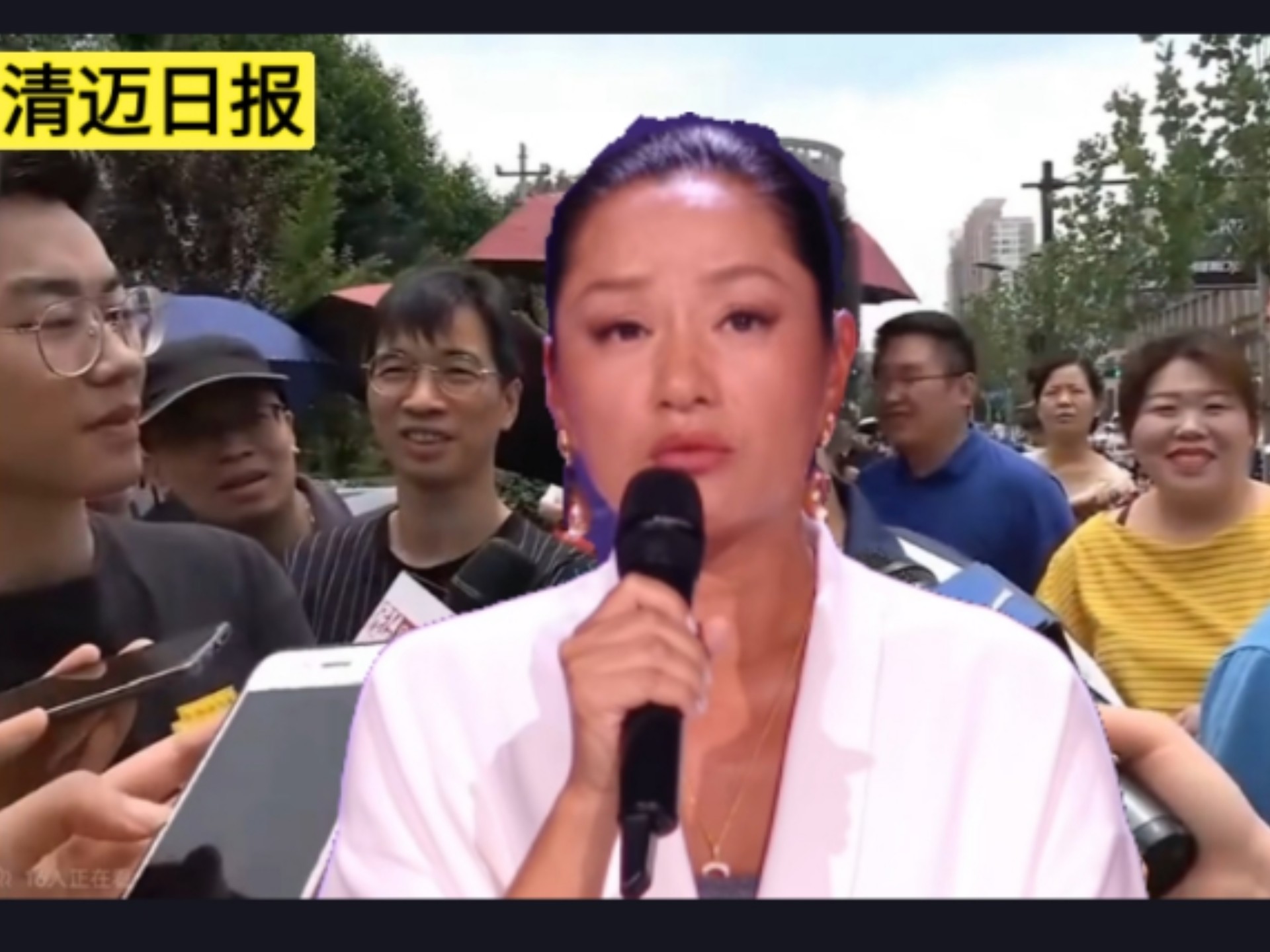 采访第一个走出考场的瞿颖