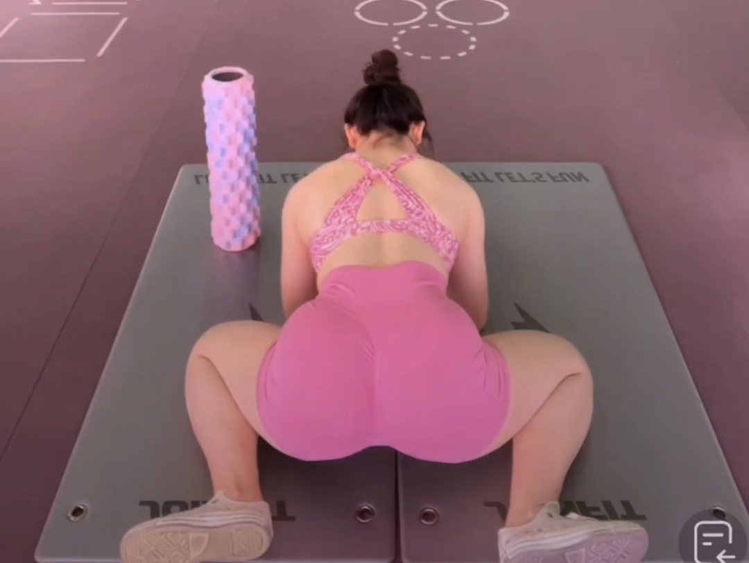 Greenie: Froggy Party in the Mirror