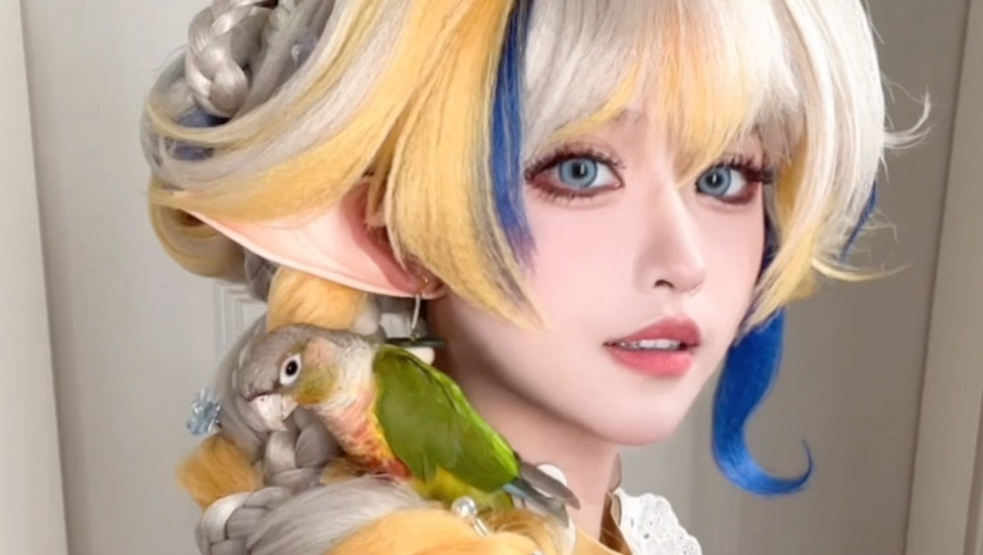 虽然但是，秋天了我还在拍春日宴[跪了]终于带着我的小鸟一起出镜啦！