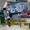 妈妈躺担架无法动弹，12岁儿子挂号问诊看哭网友：他自己还有伤