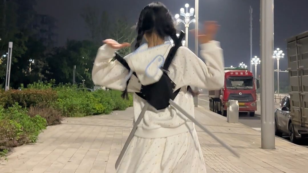 都想看我怎么拔刀的