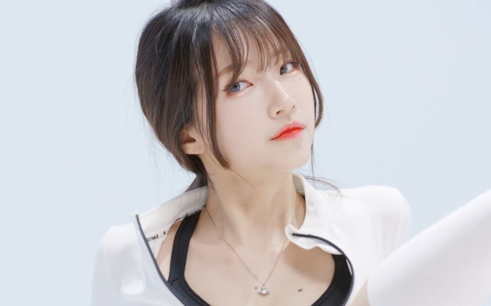 Roller Coaster Seo Young, White and Black