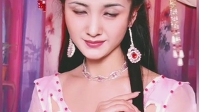 西游记之女儿国国王的仿妆 d38fc275232350a65f47eff0440ca82b637b4e52.jpg@280w_158h_1c_100q.jpg