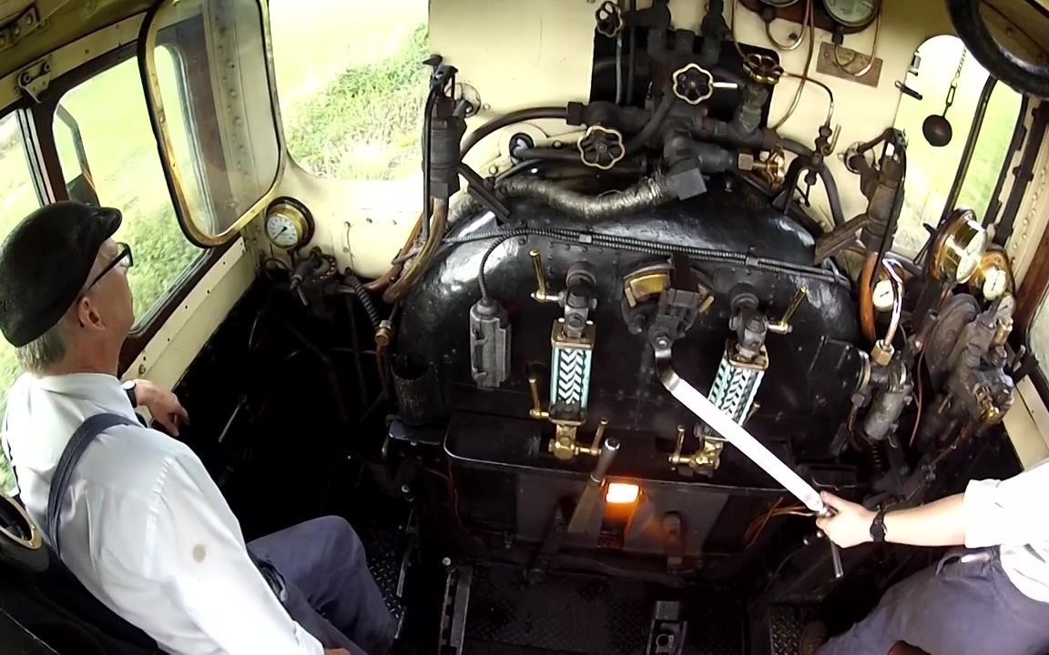 蒸汽火车的驾驶过程 驾驶室内摄影
