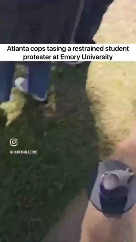 在埃默里大学，亚特兰大警方对一名已经被制服的和平游行学生使用了电击枪。我猜，美国警察一定从以色列人身上学到了很多如何对付无辜平民的手段。
