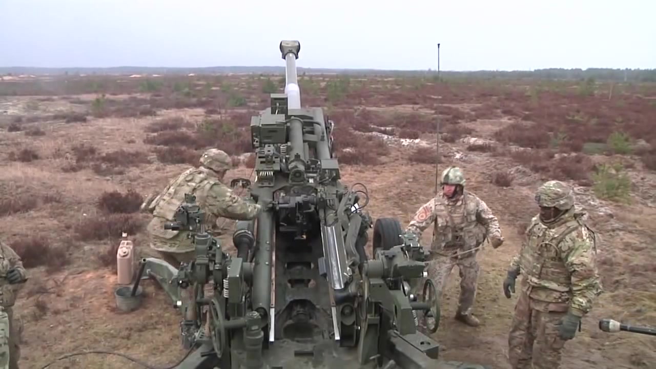 15分钟的，美军M777火炮射击视频