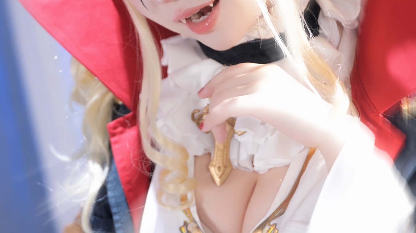 [Crumbly Tummy] I want to, bite you.