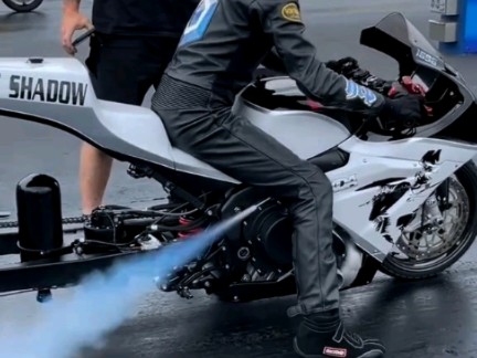 氮气加速的gsxr1000s猛的一批。