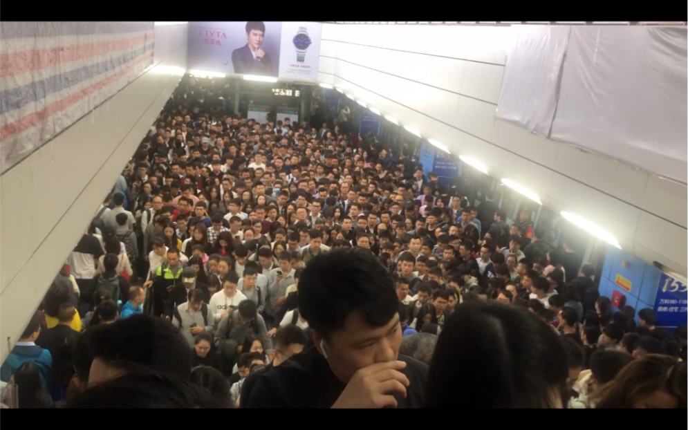 如果你经历过深圳地铁早高峰，很庆幸成为这座城市的甲乙丙丁……
