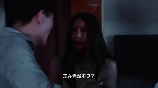 这个空姐到底有多烧，竟然在卫生间和渣男干起来！