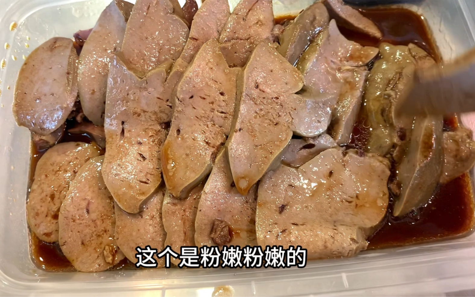 268元的烧鹅，98元的狮头鹅卤鹅肝，30元的鹅翅，还有虾子面和腊肠，在广东买了好多好吃的带回西安