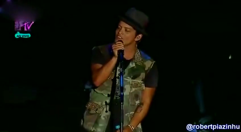 BrunoMars《TalkingToTheMoon》火星哥的现场就是赞哔哩哔哩bilibili