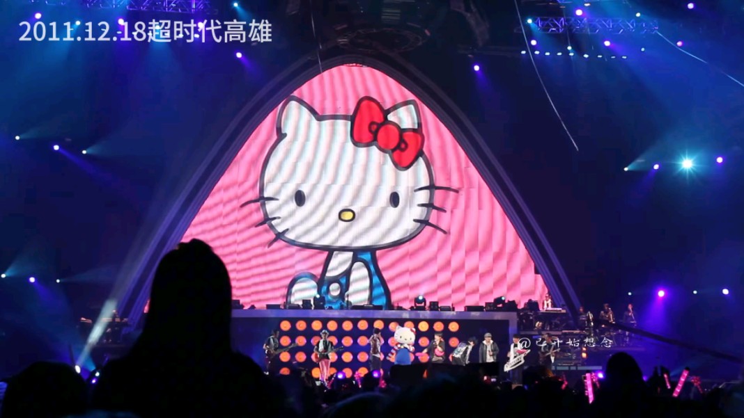 超时代高雄站 在周杰伦演唱会扮成HelloKitty的昆凌