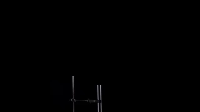 未打磨和打磨过的铝片分别与氢氧化钠反应