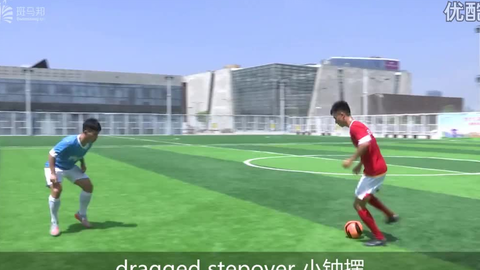 足球拉扯过人算犯规吗,足球拉扯过人算犯规吗视频