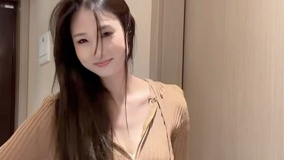 千旖（牛仔裤 后背顶胯热舞 身材真的好 御姐
