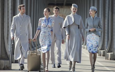 海南航空第五代新制服亮相巴黎高定秀惊艳航空界