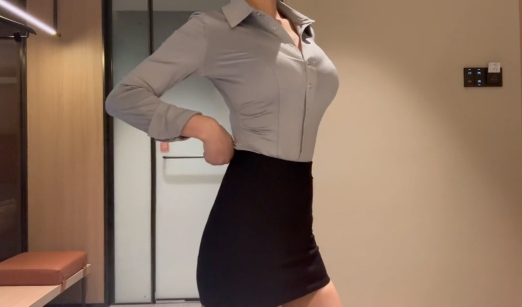 #今天穿什么 #衬衫控 #穿搭 #高级感穿搭 #通勤搭配 #紧身诱惑