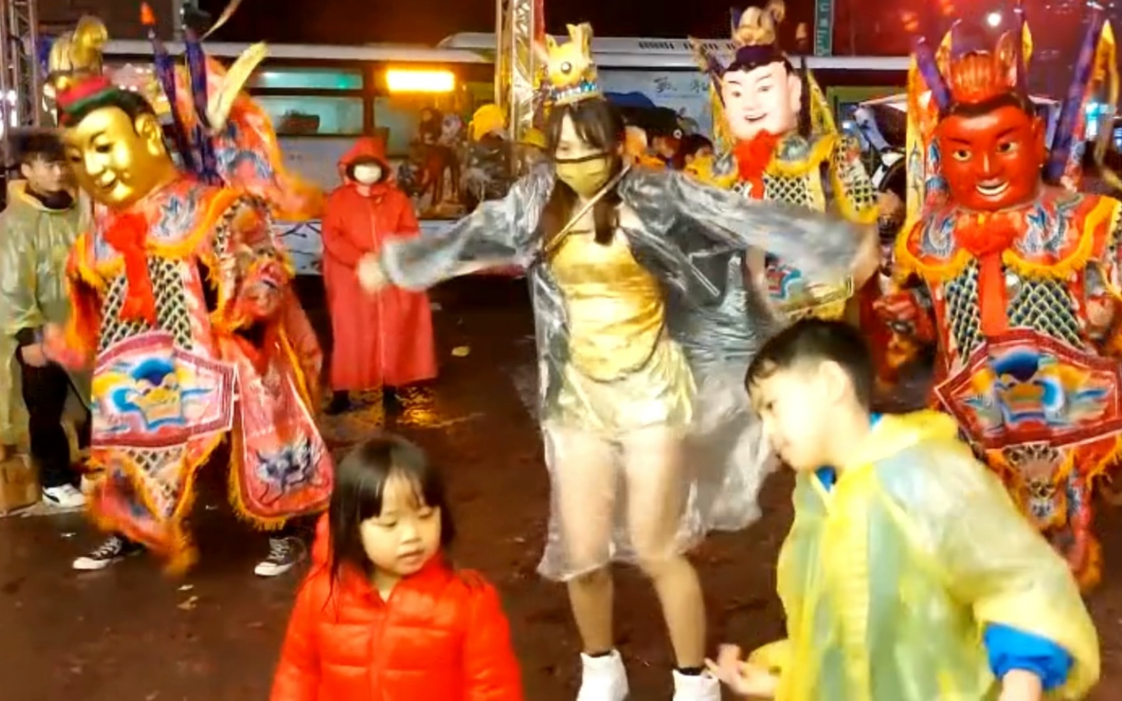 Rainy Day Traveling Electric Trio & Rainwear Prince Baa (Little Baa)