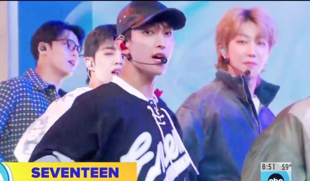 SEVENTEEN美国时代广场《LOVE, MONEY, FAME》英文版初舞台！