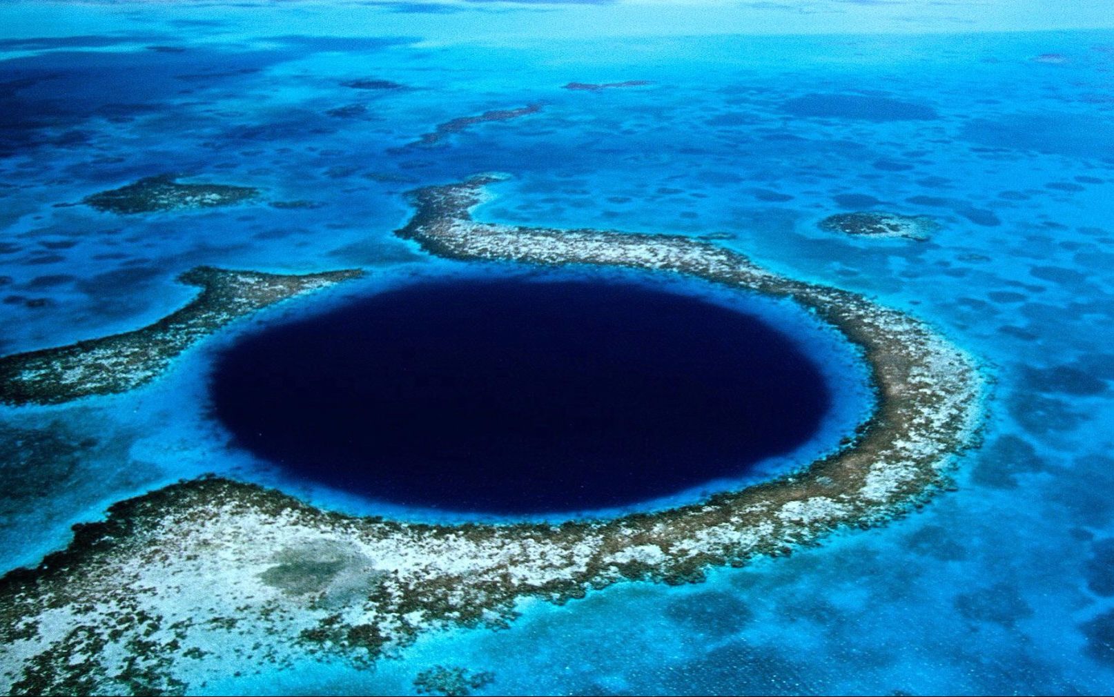 深海恐惧症者的“福音”，世界上最大的海洋蓝洞 - 知乎