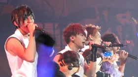飞轮海太热演唱会 d874da09414775cbf14a0a8aa29a1fbccce0ce83.jpg@280w_158h_1c_100q.jpg