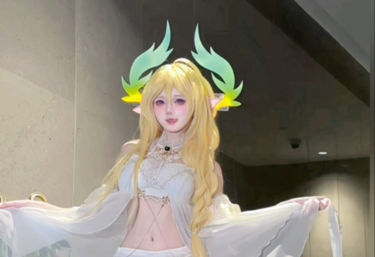 金狮妈妈的蝴蝶步（碧蓝航线金狮cos）